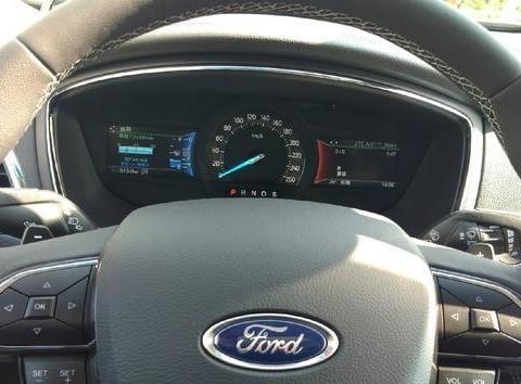 看到金牛座时真被它的外观迷住了，空间大，很喜欢旋转式换挡