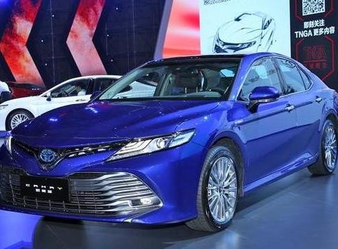 国产第八代混动凯美瑞，外观更漂亮，内饰用料更足