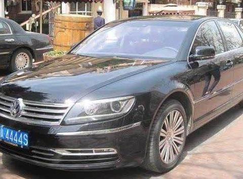 最低调的豪车, 全球仅此一辆车子无价, 然而车牌不是中国人的菜!