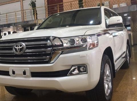 男子贷款80万 买一辆进口SUV，一个月后加油站笑了，他哭了