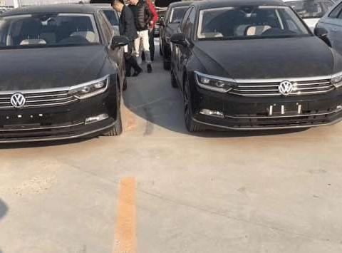 大量17款迈腾退役车停满广场，工作人员：跑了1万公里，统统8折