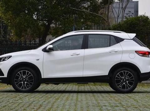 东南系列又出新款，超高颜值配全景天窗，售价仅6.79万