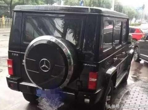 小伙为博女友开心，花1千元将北京BJ80改装成奔驰G63