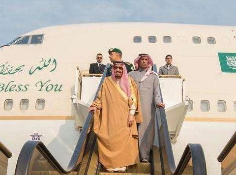 世界上最富有的人, 出门带1500个随从! 全北京的奔驰S级都被租空