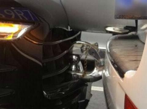 H9的书包救卡宴？要是没有这个备胎挡着卡宴绝对会哭的