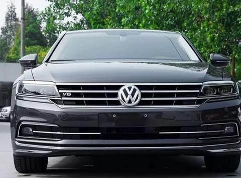 大众这回急眼了! 豪华车型悄悄降了10万, 销量不到奥迪A6L一半!