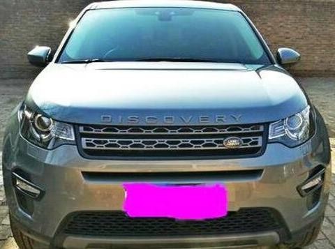 90后小伙首提路虎，一位路过大爷说这车像头猪，车主：无奈到极点