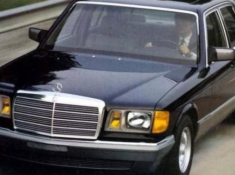 他从欠债3亿到身价百亿, 花1300万买车牌