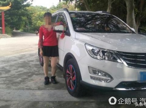 小伙提宝骏花10万，豪掷10万来爆改，开上街回头率不输给豪车！