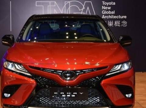 第8代凯美瑞全新革面，低油耗高动力，据说还没上市订单就破万