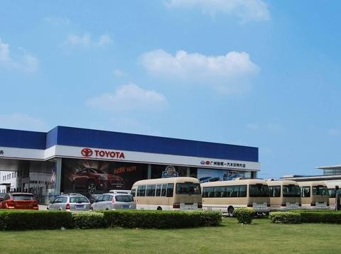 卡罗拉在保养后突发自燃，4S店得知没有“证据”后态度大变？