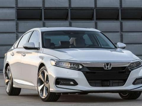 全新十代雅阁抵达港口！售16万比全新凯美瑞低2万