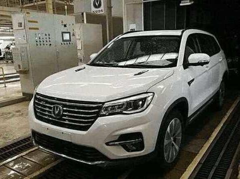 工厂偶遇新款长安CS75实车，字母车标被抛弃，内饰大改后很宝马