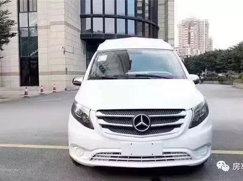 新款奔驰威霆商务车-内饰在升级！