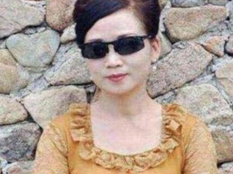 一富婆花重金招男司机，开700万豪车，要求只有4点却无人敢应聘！