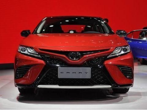 这台车全景天窗加轿跑车身，掀翻天籁，俯视雅阁，却只买18万