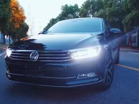 年轻人更看重质感? 大众迈腾330TSI深度体验! 降价5万起步