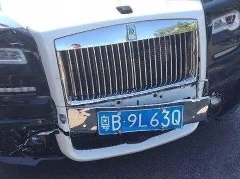 天籁一个急刹车, 导致劳斯莱斯追尾天籁, 竟然是小黄车惹的祸