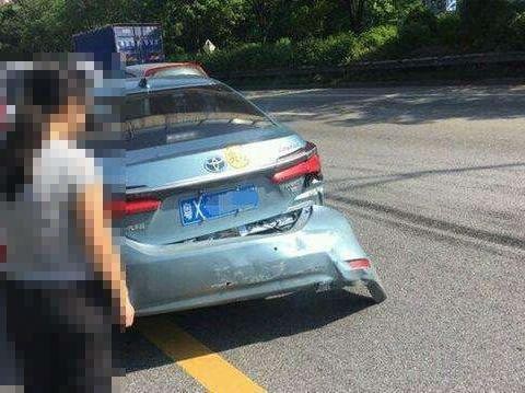 本田思域遭别克英朗追尾, 拆开后保险杠后结果尽然是这样！