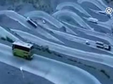 这里的山路十八弯…这里的水路