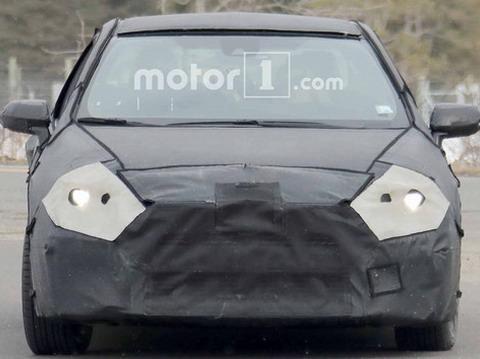 全新丰田卡罗拉路试谍照曝光 2018年底亮相/基于TNGA平台