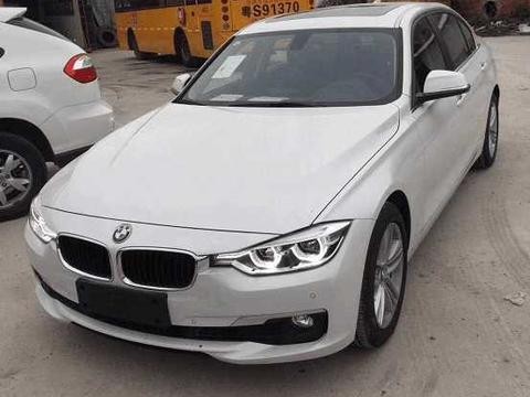 偶遇一台宝马3系运损车，工作人员：磕掉一块车漆，7折处理