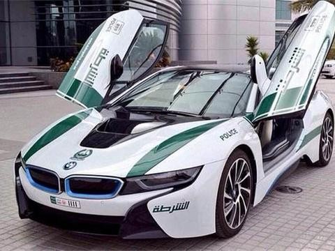 迪拜警车又添一名新成员，价格超500万，舒适性不输迈巴赫！