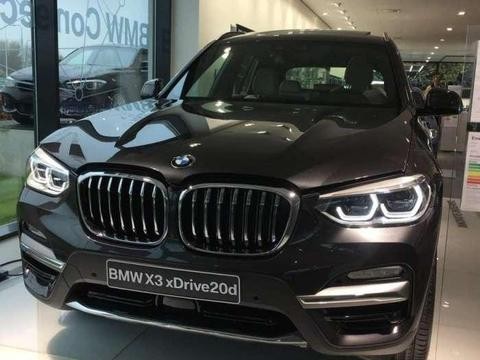 宝马新一代X3到店实拍，18年加长100mm国产，10年内饰成唯一槽点