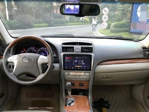 落地价22万，现在只需11万，车内听不见发动机的声音，后排能泡茶