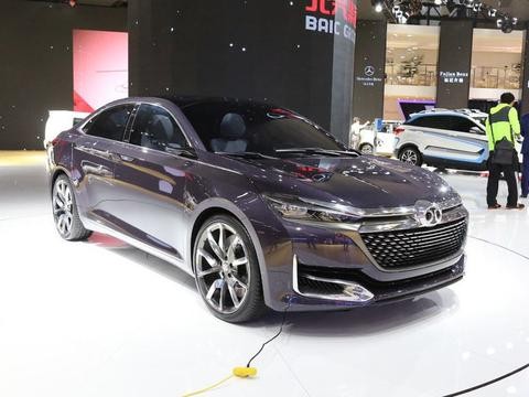 国产轿跑比宝马帅10倍，与奔驰同平台只卖13万，干翻合资车！