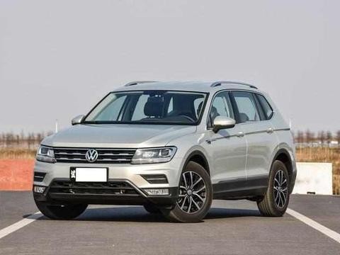 起步价高达22万, 天窗屏幕啥都没有, 仍排队购买, 佩服国人的信仰