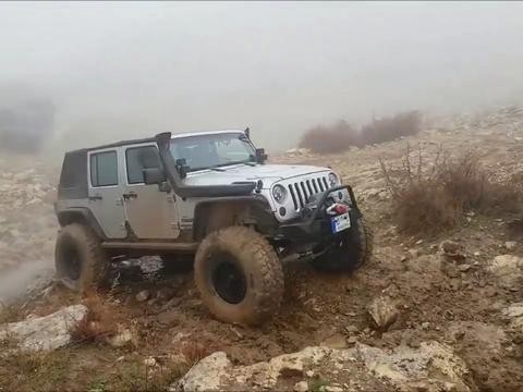 吉普牧马人罗宾汉专门挑战山石泥泞越野