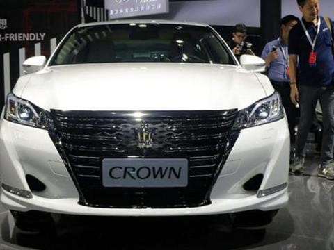 丰田新款皇冠12月上市，售价钱为22.68万元，2.0T涡轮增压！