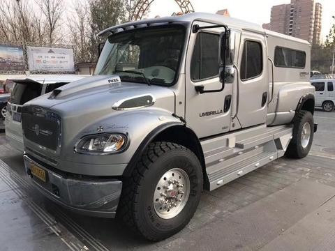 李晨的座驾又多嚣张？旁边120万的埃尔法没它一半高