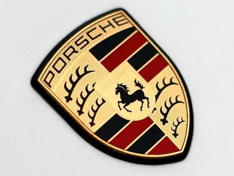 很普通的一款车，但是看到这个车标你将无法自拔，不信你试试！