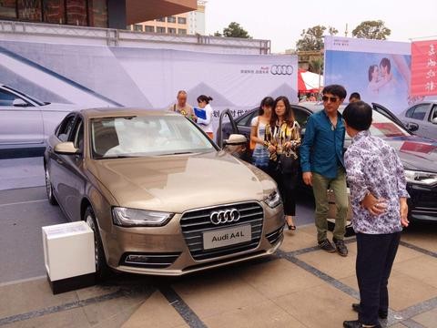 这个车企居然敢打出这种标语，加价都难提车，网友：都是惯的！