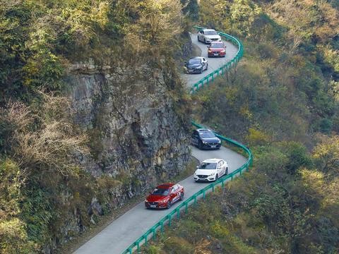 6秒破百攻弯神器，比起思域它骨子里就是一台跑得快的运动轿车！