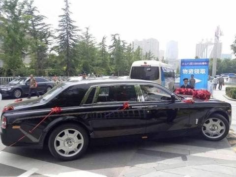 豪车超过30辆，兰州场面最大的婚车队，这台车成了焦点！