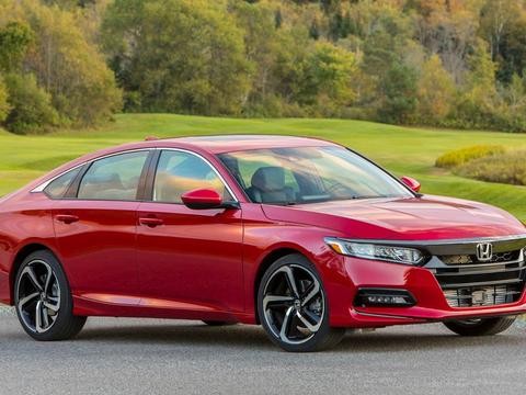 新一代雅阁来了，轿跑外形配10速变速箱，凯美瑞完全不是对手