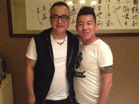 他曾是汽车修理工，5年内身价过亿，出行工具换成1200万豪车