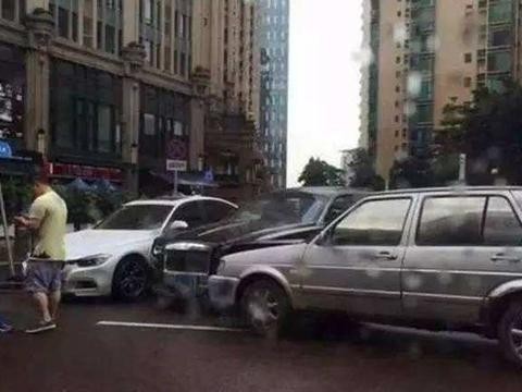 土豪开幻影撞桥墩，修理费高达百万，一辆宝马740的钱未必能修好