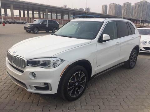 18款宝马X5 勾勒的一道风景，透露着高雅气质