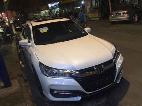 比双擎凯美瑞更便宜，一箱油能跑两千公里，比亚迪唐看了都眼红！