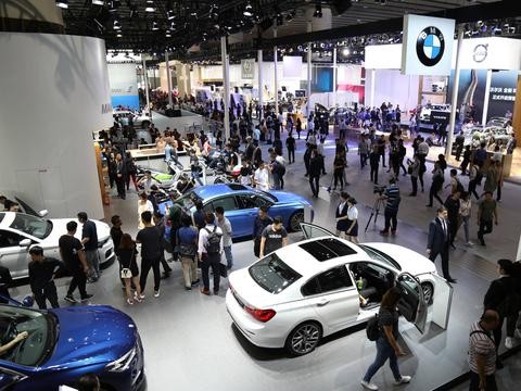 【实测】10万不到的小型SUV，后排真的能塞进3个200斤的胖子吗？