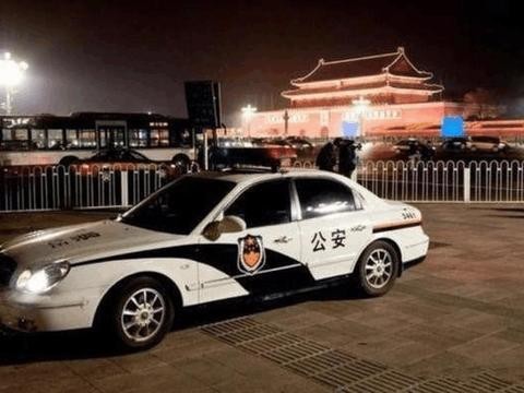 警车竟然全换国产车，就连国外警车都用它，真是国人的骄傲！