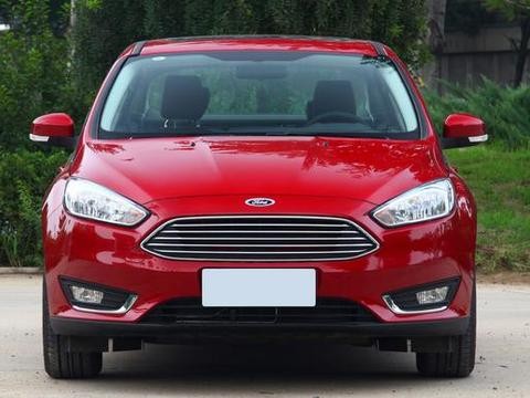 修车厂师傅说：福克斯是辆好车，可惜空间小了点