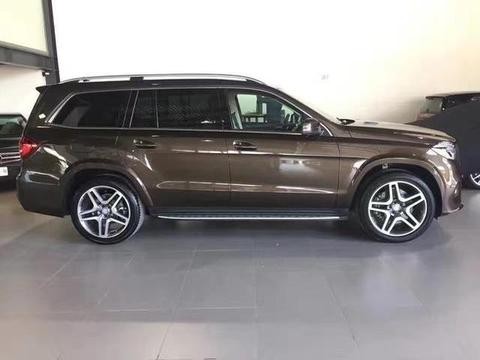 2018款奔驰GLS450城市设计的七座顶级豪华SUV公路性能更突出