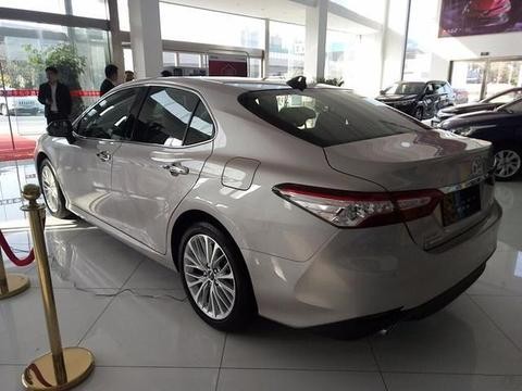 车友分享 第八代丰田凯美瑞到4S店实车体验