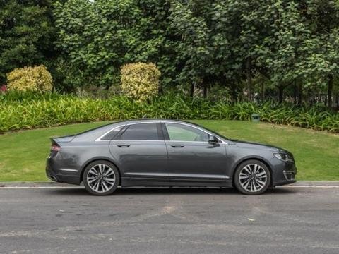 车长4米9，高逼格外观按键式换挡，卖28万让A6L都有压力