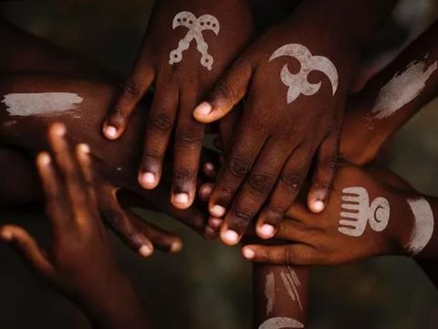 宝马劈腿还未定，华晨抢先叙前缘